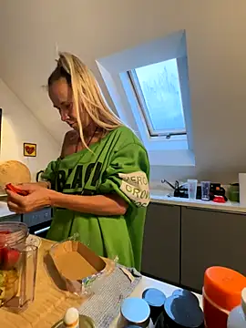 blondi2077 online show from 10.09.25