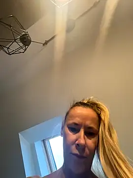 blondi2077 online show from 10.25.25