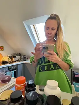 blondi2077 online show from 10.26.25