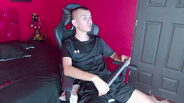 RowanCley online show from 10.01.25