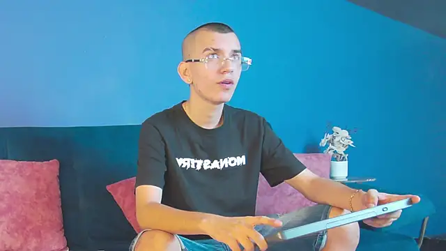 RowanCley online show from 10.04.25