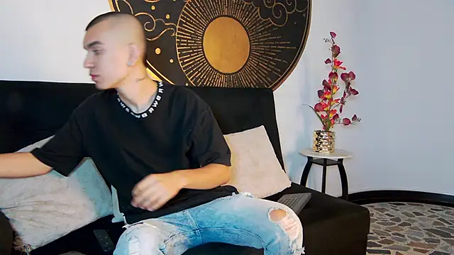 RowanCley online show from 10.09.25