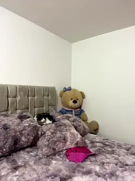 Snapshot of Cutie_blondie chatting on 10.23.25 Cutie blondie online show from 10.23.25