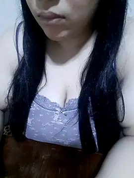 Snapshot of Madam-bezoul- chatting on 10.18.25 Madam-bezoul- online show from 10.18.25