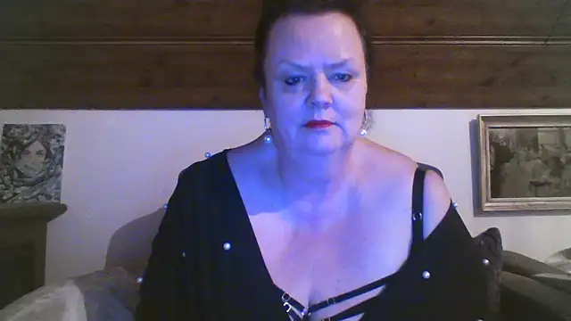 TiffanyMature online show from 04.18.26