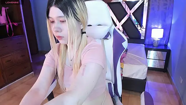 Snapshot of Melody_Lolii chatting on 10.10.25 Melody Lolii online show from 10.10.25