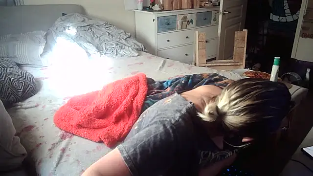 Snapshot of PremiumKitty chatting on 02.13.26 PremiumKitty online show from 02.13.26