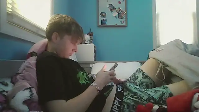 Liam axel35 online show from 10.22.25