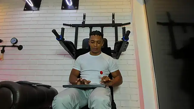 ItaloMoore online show from 11.27.25