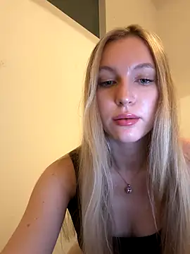 Snapshot of bbysonia chatting on 10.23.25 bbysonia online show from 10.23.25