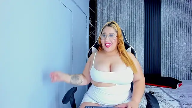 Snapshot of Brithanny_Love chatting on 09.10.25 Brithanny Love online show from 09.10.25