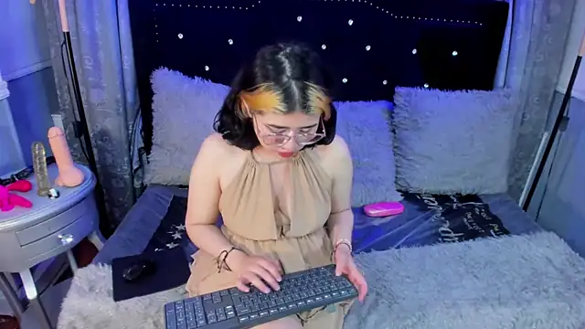 dafnelee online show from 09.10.25