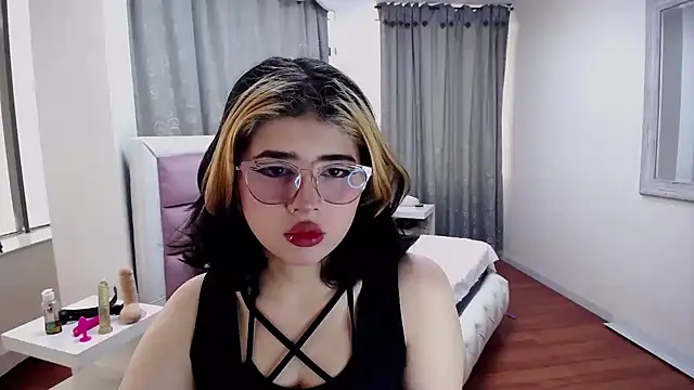 dafnelee online show from 09.13.25