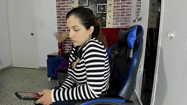 Jessica ly90 online show from 10.31.25