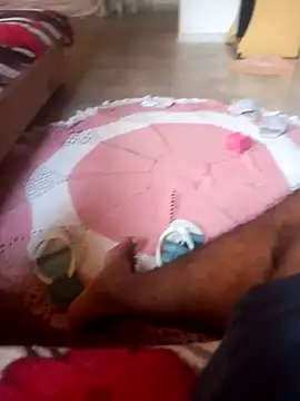 Snapshot of reisloko chatting on 10.18.25 reisloko online show from 10.18.25