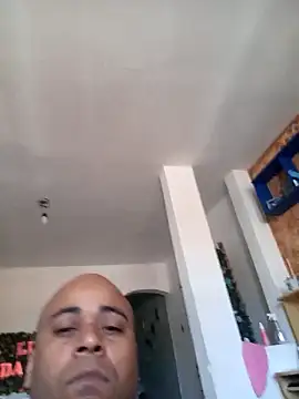 Snapshot of reisloko chatting on 10.25.25 reisloko online show from 10.25.25