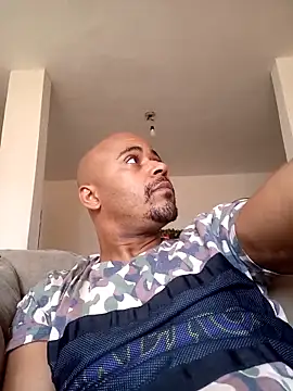 Snapshot of reisloko chatting on 11.16.25 reisloko online show from 11.16.25