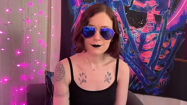 Snapshot of mistressannafoxx chatting on 09.17.25 mistressannafoxx online show from 09.17.25