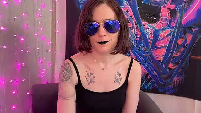 Snapshot of mistressannafoxx chatting on 09.18.25 mistressannafoxx online show from 09.18.25