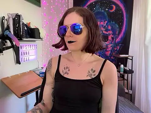 Snapshot of mistressannafoxx chatting on 09.22.25 mistressannafoxx online show from 09.22.25