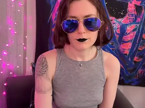 Snapshot of mistressannafoxx chatting on 09.25.25 mistressannafoxx online show from 09.25.25