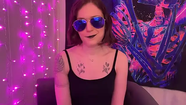 Snapshot of mistressannafoxx chatting on 09.29.25 mistressannafoxx online show from 09.29.25