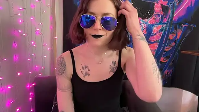 Snapshot of mistressannafoxx chatting on 10.03.25 mistressannafoxx online show from 10.03.25