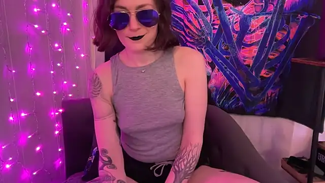 Snapshot of mistressannafoxx chatting on 10.05.25 mistressannafoxx online show from 10.05.25