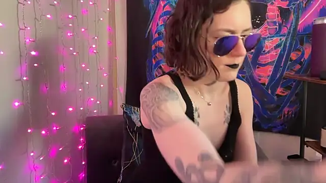 Snapshot of mistressannafoxx chatting on 10.07.25 mistressannafoxx online show from 10.07.25