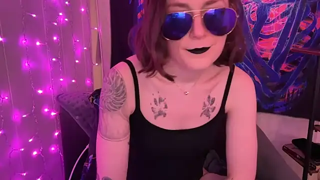 Snapshot of mistressannafoxx chatting on 10.12.25 mistressannafoxx online show from 10.12.25