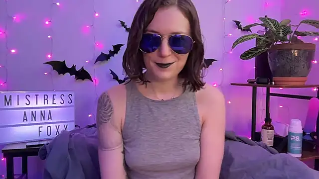 Snapshot of mistressannafoxx chatting on 11.04.25 mistressannafoxx online show from 11.04.25
