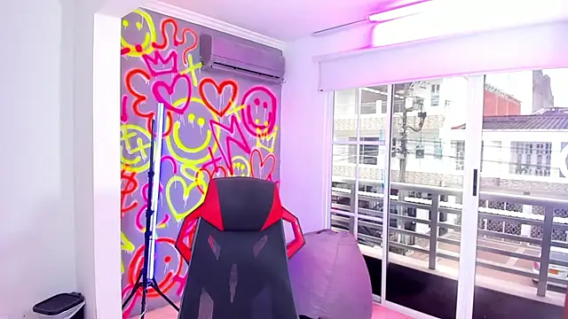  EvaRouse online show from 11.16.25