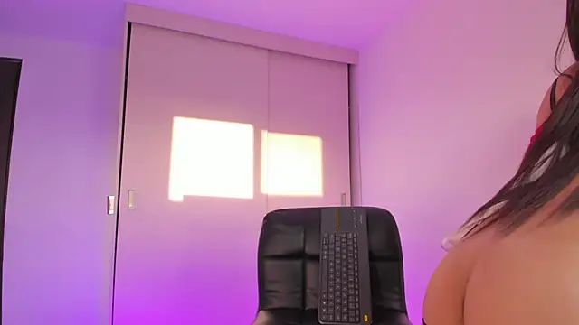 BabyMiaa   online show from 10.21.25