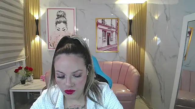 Snapshot of Jade_Jones_a chatting on 10.02.25 Jade Jones a online show from 10.02.25