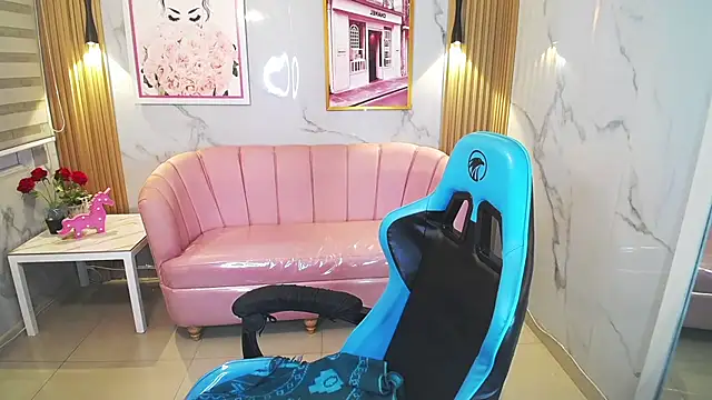 Snapshot of Jade_Jones_a chatting on 10.08.25 Jade Jones a online show from 10.08.25