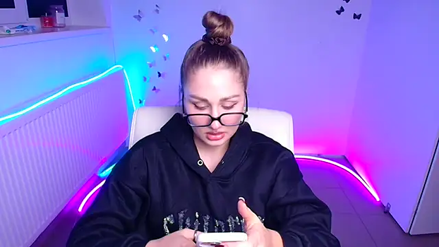 Stefanie Sweet online show from 10.21.25