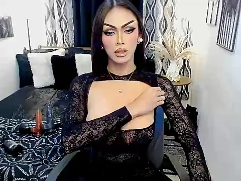 Snapshot of JuicyAsianMeat chatting on 10.10.25 JuicyAsianMeat online show from 10.10.25