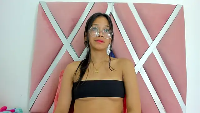 victoriavelasquez online show from 10.27.25