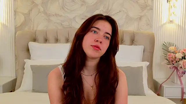 Snapshot of KimberlyBond chatting on 09.09.25 KimberlyBond online show from 09.09.25