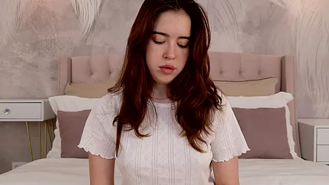 Snapshot of KimberlyBond chatting on 09.16.25 KimberlyBond online show from 09.16.25