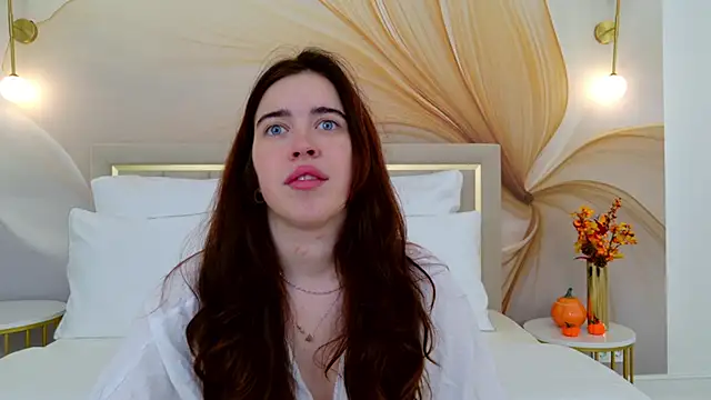 Snapshot of KimberlyBond chatting on 09.24.25 KimberlyBond online show from 09.24.25