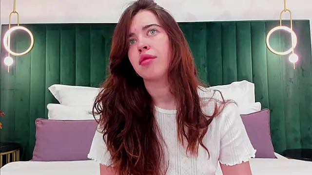 Snapshot of KimberlyBond chatting on 10.01.25 KimberlyBond online show from 10.01.25