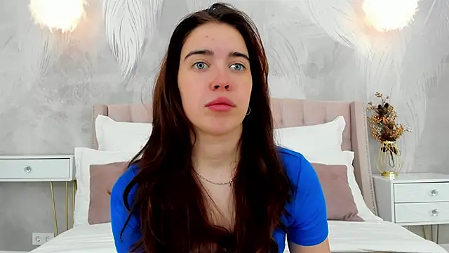 Snapshot of KimberlyBond chatting on 10.06.25 KimberlyBond online show from 10.06.25