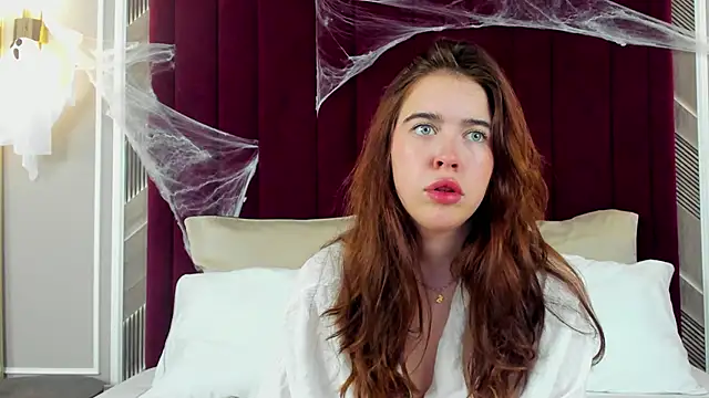 Snapshot of KimberlyBond chatting on 10.29.25 KimberlyBond online show from 10.29.25