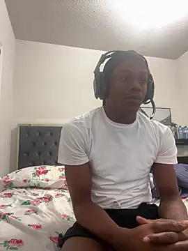 Snapshot of labishyoung25 chatting on 12.14.25 labishyoung25 online show from 12.14.25