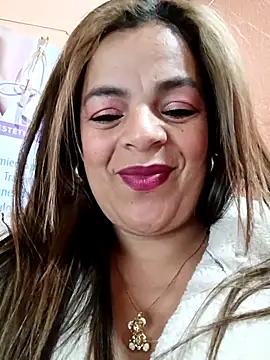 Mia-Glow online show from 11.28.25