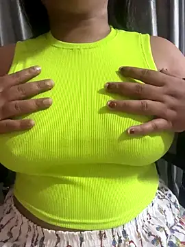 Snapshot of Maggi-is-back chatting on 09.16.25 Maggi-is-back online show from 09.16.25