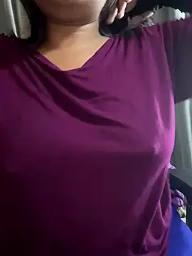 Snapshot of Maggi-is-back chatting on 09.27.25 Maggi-is-back online show from 09.27.25