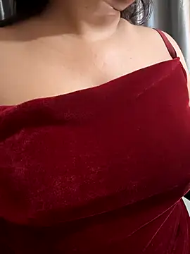 Snapshot of Maggi-is-back chatting on 09.29.25 Maggi-is-back online show from 09.29.25