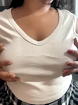 Snapshot of Maggi-is-back chatting on 10.06.25 Maggi-is-back online show from 10.06.25